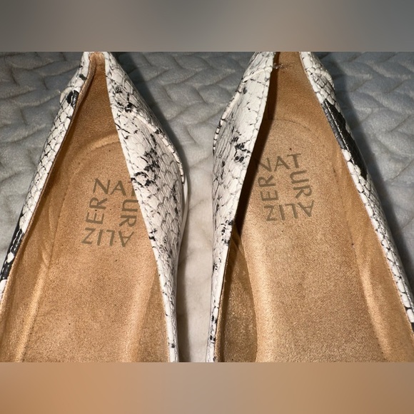 NATURALIZER Ranger Loafer in Alabaster Snake Size: 6 - Picture 4 of 11